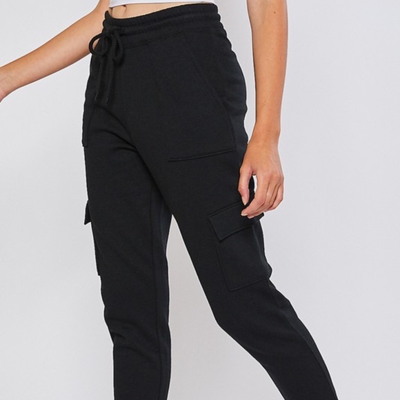 Pants - NWT Black  High Rise Cargo Jogger Sweatpants Pants
